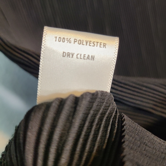 Bailey 44 Black Pleated Crepe Tank - 8 - Picture 5 of 6